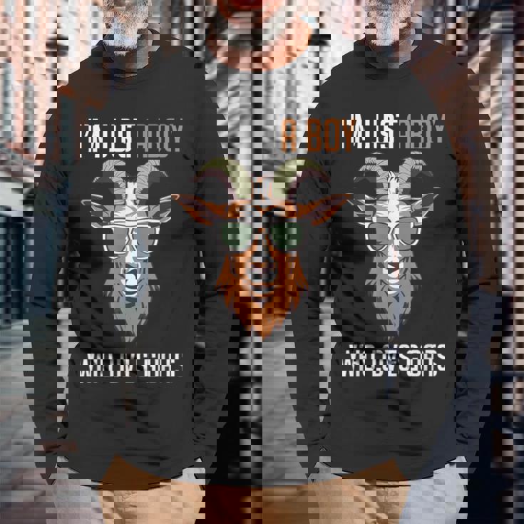 面白い農場の動物 ヤギ好き ただの少年 ヤギが大好きな人 長袖Tシャツ 高齢者への贈り物