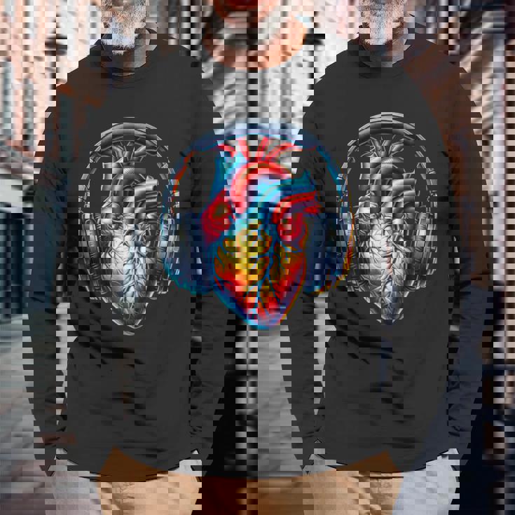 音楽解剖学的ハートとヘッドフォンdjミュージックグラフィック 長袖Tシャツ 高齢者への贈り物