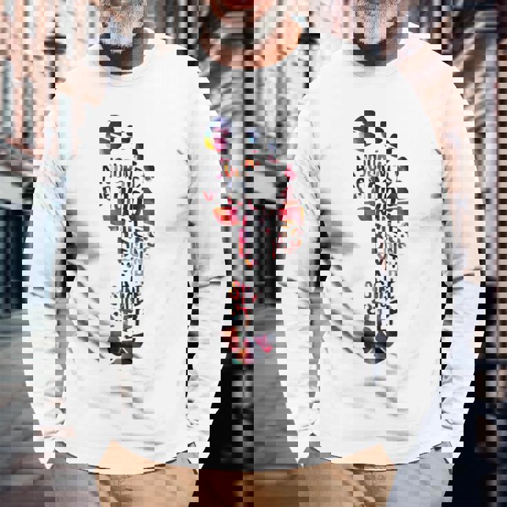 1000マイルの旅は一歩で始まる。 長袖Tシャツ 高齢者への贈り物