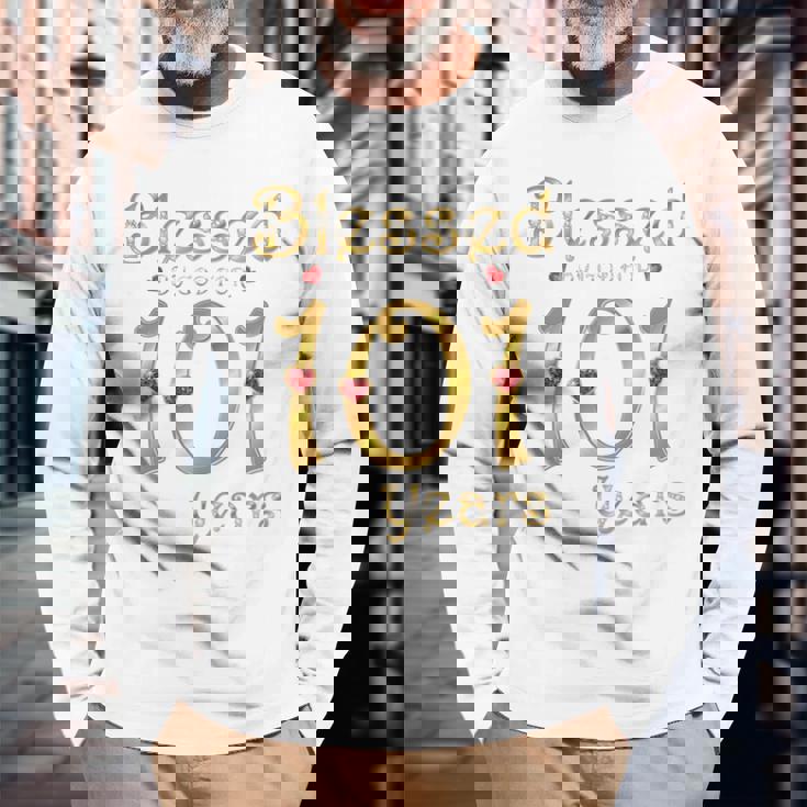 101歳の101歳の誕生日パーティの女王に祝福 長袖tシャツ 長袖Tシャツ 高齢者への贈り物