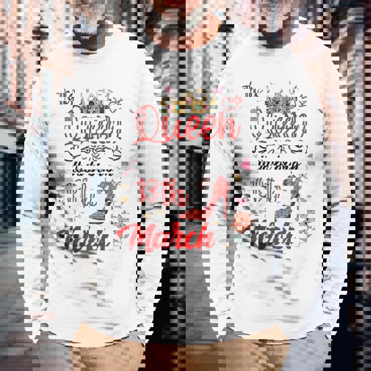 3月13日 誕生日 この女王は3月13日に生まれました 長袖Tシャツ 高齢者への贈り物