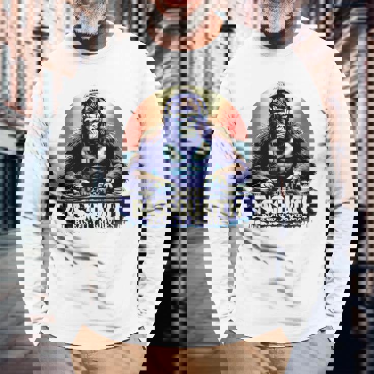 Bassquatch 音楽愛好家のためのサスカッチdjデザイン 長袖Tシャツ 高齢者への贈り物