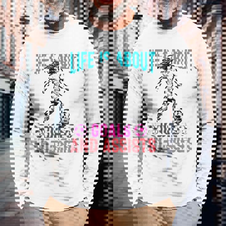 Life's About Goals And Assists サッカー 面白いサッカー選手 長袖Tシャツ 高齢者への贈り物