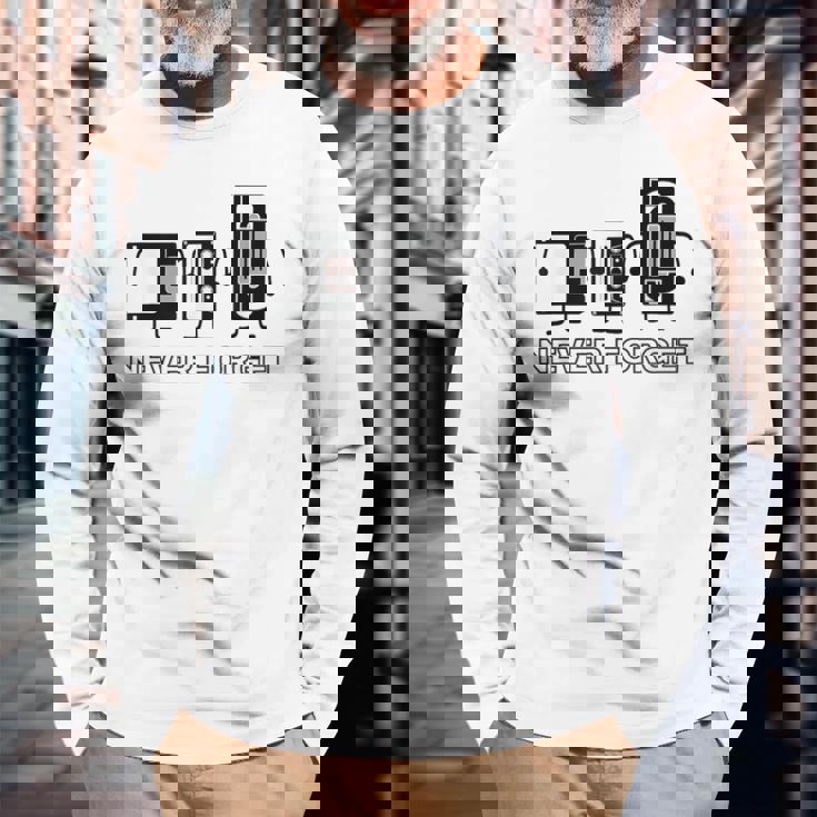 Never Forget カセットテープhs ゲーマー オールドスクール 面白い 長袖Tシャツ 高齢者への贈り物