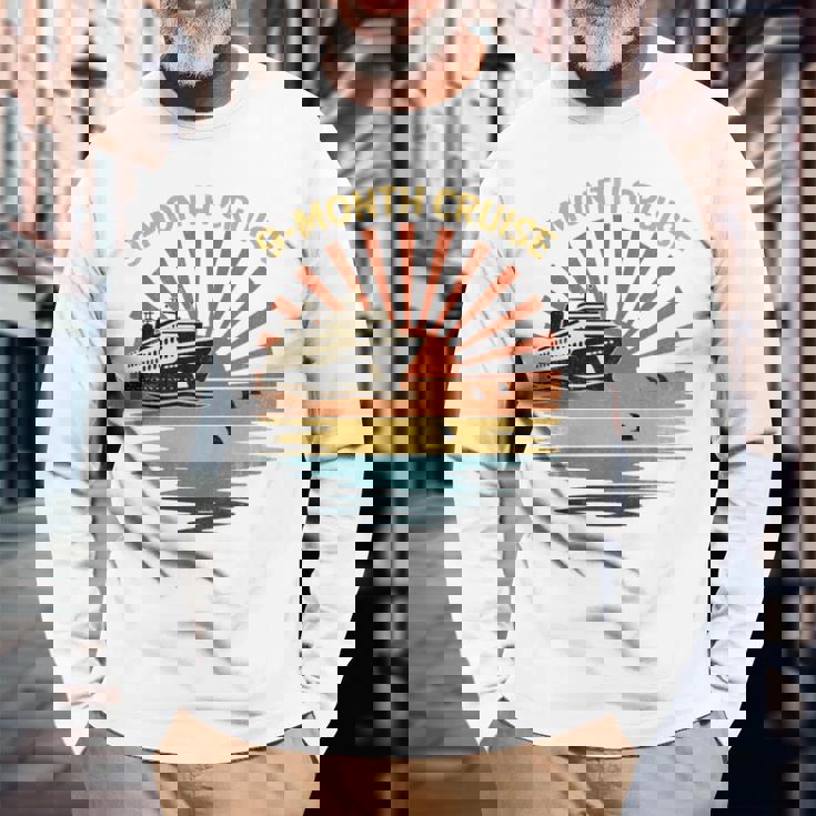 Nine Month Cruisehipunset Withharks In Ocean 長袖tシャツ 長袖Tシャツ 高齢者への贈り物