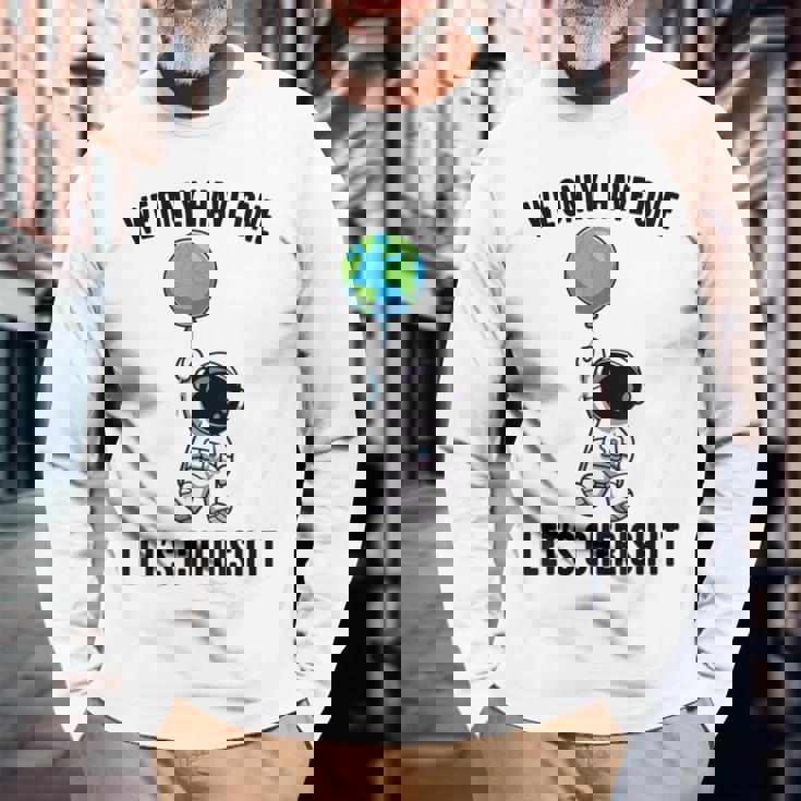 Planets We Only Have One Let's Cherish It 宇宙飛行士 長袖Tシャツ 高齢者への贈り物