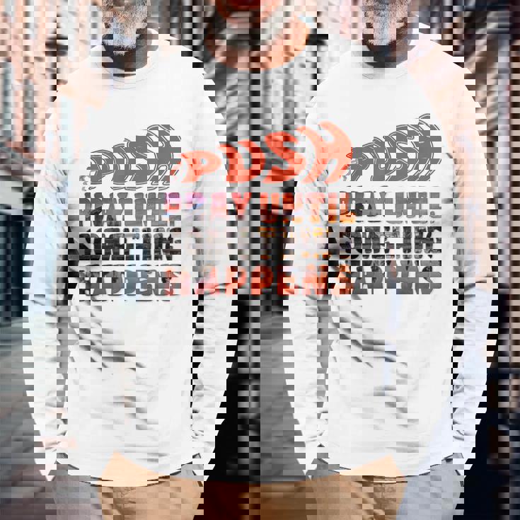 Pray Untilomething Happens インスピレーショナル クリスチャン 長袖Tシャツ 高齢者への贈り物