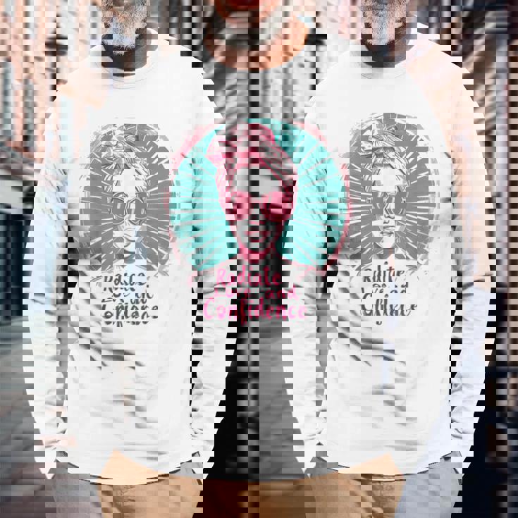 Radiate Love And Confidence Body Positive レトロ ポップアート 長袖Tシャツ 高齢者への贈り物