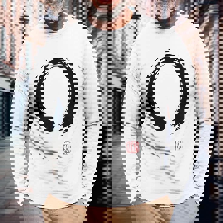 Zen Calligraphy Buddhist Enso Circle 長袖Tシャツ 高齢者への贈り物