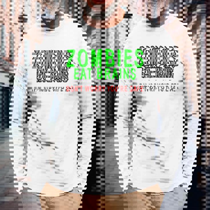 Zombies Eat Brains Don't Worry You'reafe 長袖Tシャツ 高齢者への贈り物