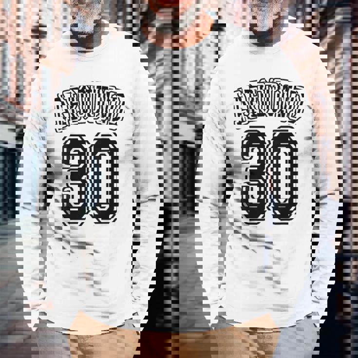 【バックプリント・背中側】Around 30 アラサー（三十歳 30才）ユニフォーム風 30代 誕生日プレゼント 面白 長袖Tシャツ 高齢者への贈り物