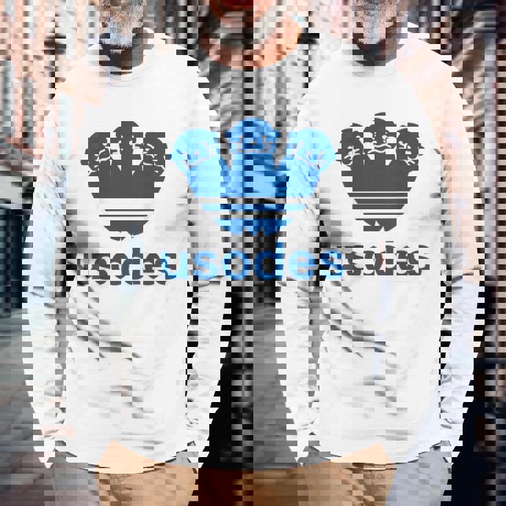 【バックプリント・背中側】ウソデス Usodes かわうそです。《ブルー 青》スポーツ ブランド パロディ 面白い 長袖Tシャツ 高齢者への贈り物