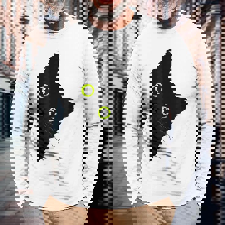 【覗くネコ】黒猫 にゃんこ 猫好き 猫 可愛い ネコ 子猫 ネコ好き 面白い 変な 遊び心 ネタ ウケ狙い おもしろ 長袖Tシャツ 高齢者への贈り物