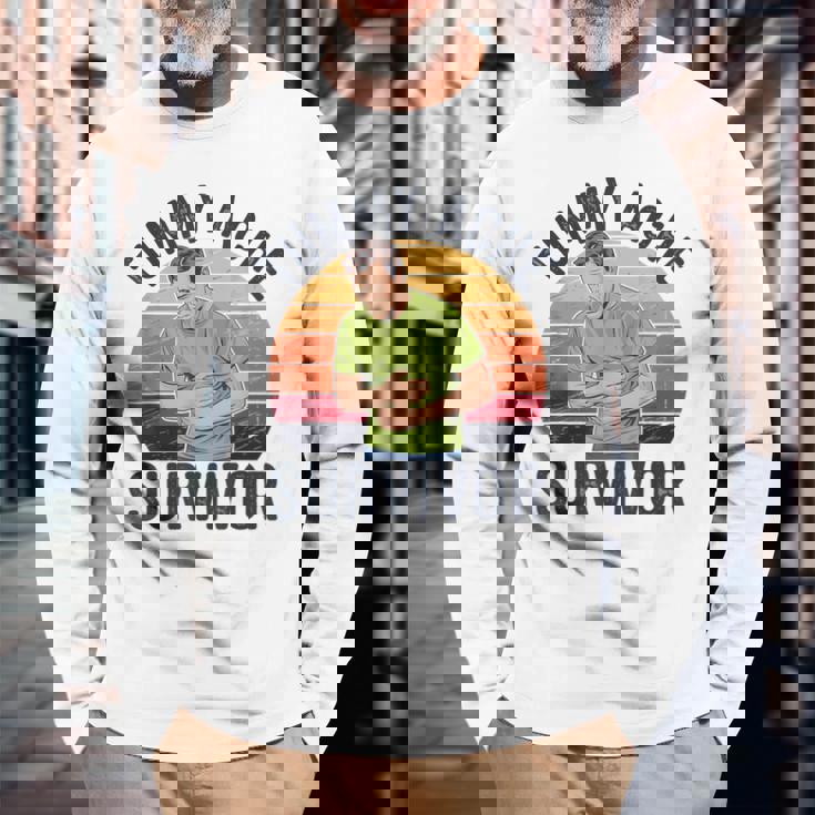 おなかが痛い 長袖Tシャツ 高齢者への贈り物