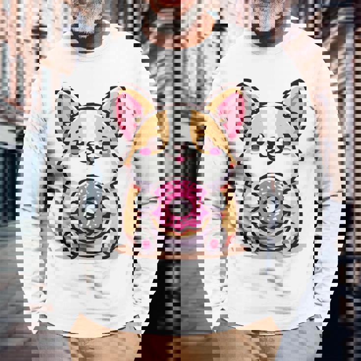 かわいいコーギーのドーナツを持つ漫画の犬愛好家アートキッズ。 長袖Tシャツ 高齢者への贈り物