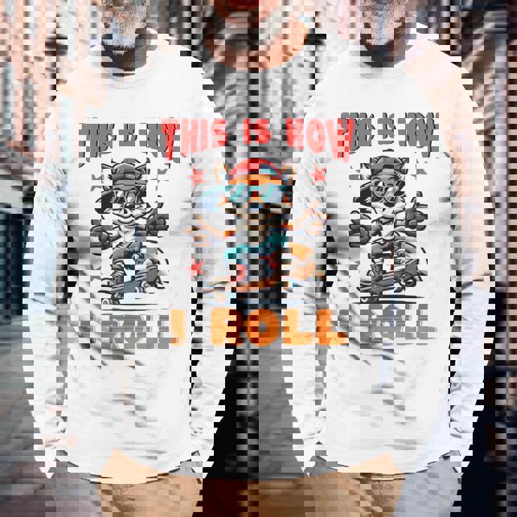 これが私がクールなフォックススケートをスケートボードで転がす方法です 長袖Tシャツ 高齢者への贈り物