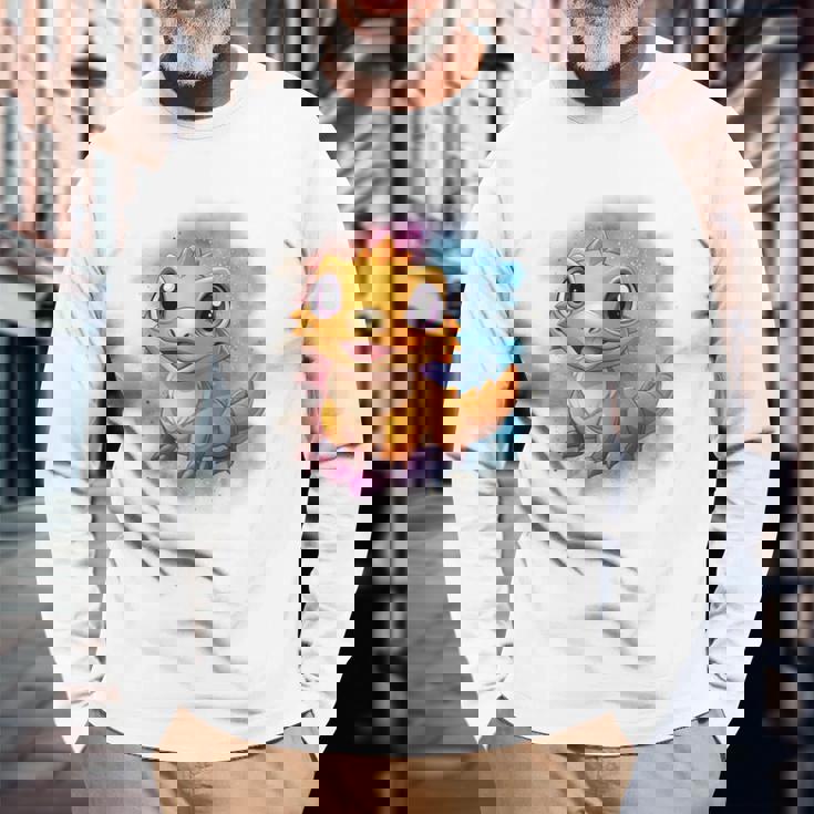 ひげを生やしたドラゴンの白い服のレインボーフラッグ 長袖Tシャツ 高齢者への贈り物