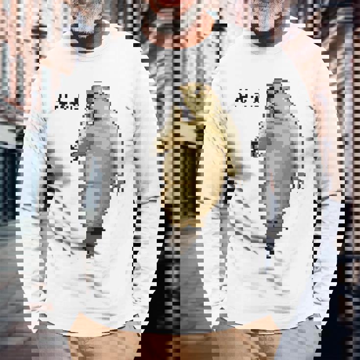 アニマルプリント 驚いたマーモット ドット絵 ピクセルアート 面白い 動物 ミーム 長袖Tシャツ 高齢者への贈り物