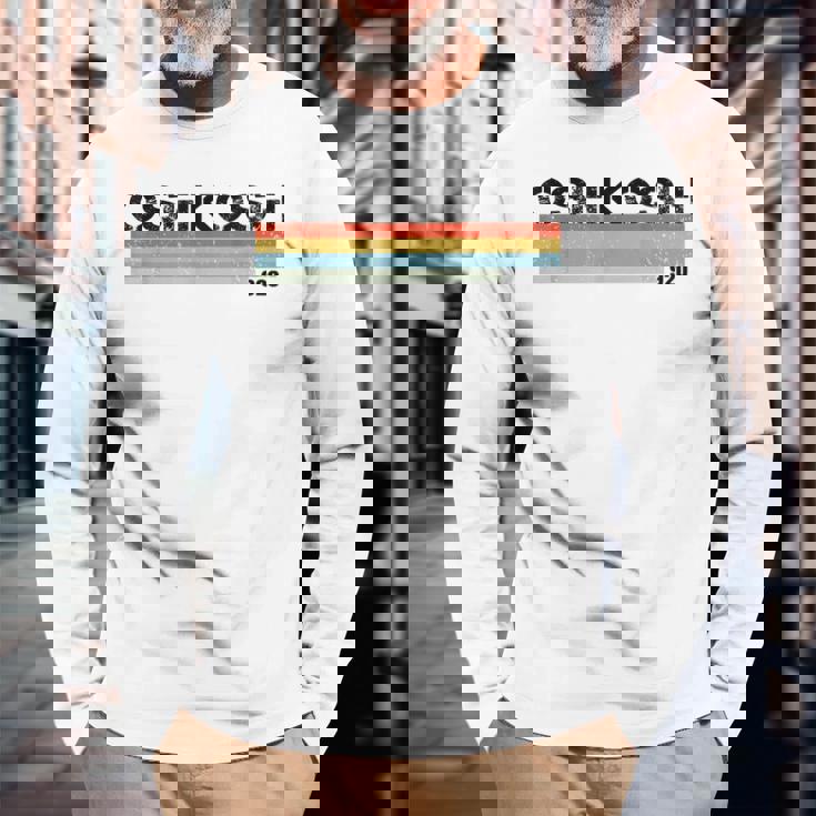 オシュコシュ、ウィスコンシン州エリアコード 920 レトロヴィンテージスタイルtシャツ 長袖Tシャツ 高齢者への贈り物