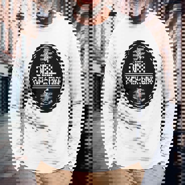 オニール・ファミリー・リユニオン俺たちのルーツ・イズ・ストロング・ツリー 長袖Tシャツ 高齢者への贈り物