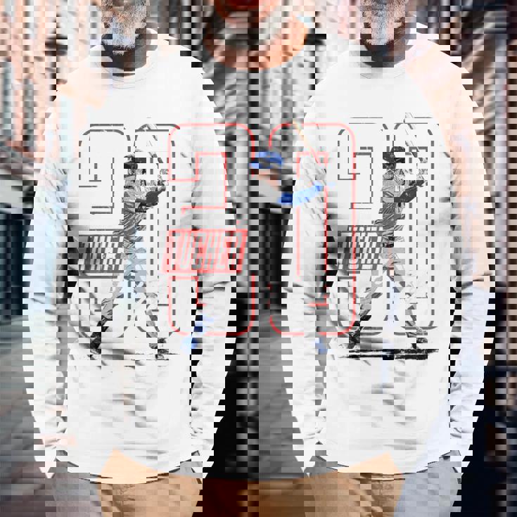 カイル・タッカー 長袖Tシャツ 高齢者への贈り物