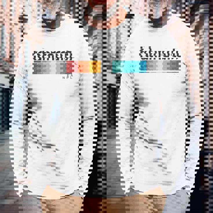 カトマンズ ネパール レトロスタイル ビンテージデザイン 長袖Tシャツ 高齢者への贈り物