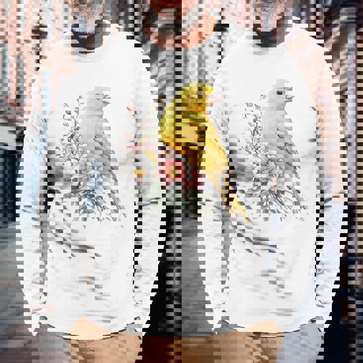 カナリアの鳥好き、ピンクの花のかわいい鳥、自然。 長袖Tシャツ 高齢者への贈り物