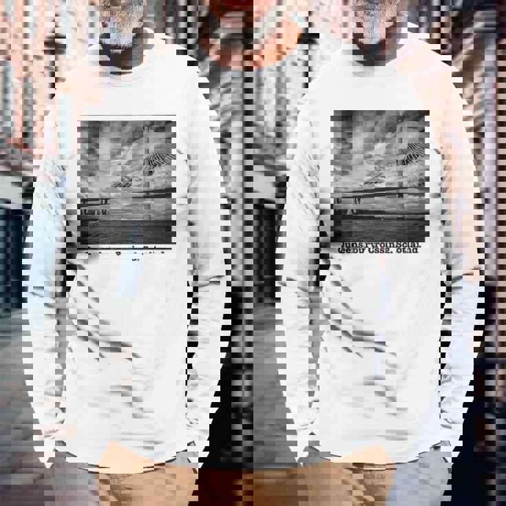 クイーンズベリークロッシング スコットランド 写真 風景 B&W ライト 長袖Tシャツ 高齢者への贈り物