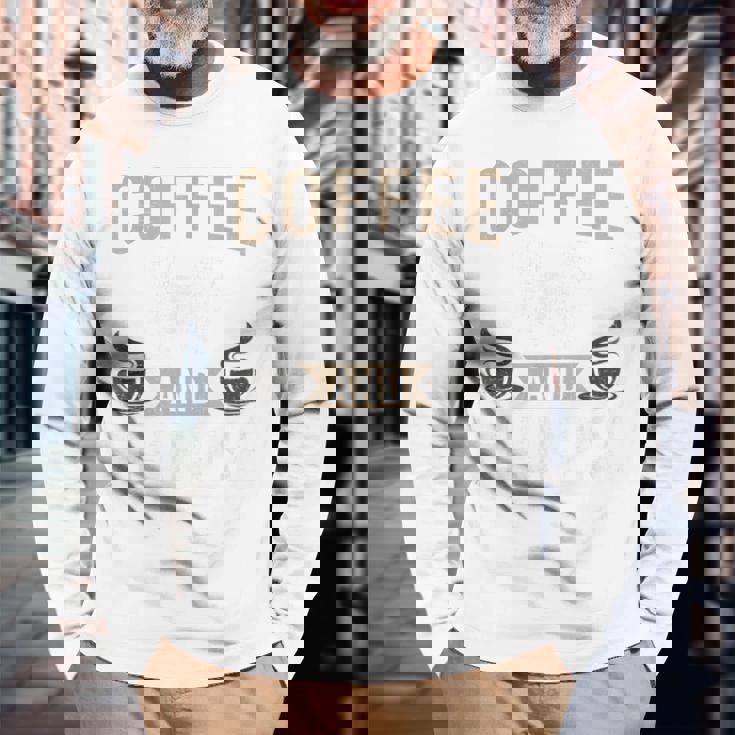 コーヒーとペキニーズ犬愛好家 長袖Tシャツ 高齢者への贈り物