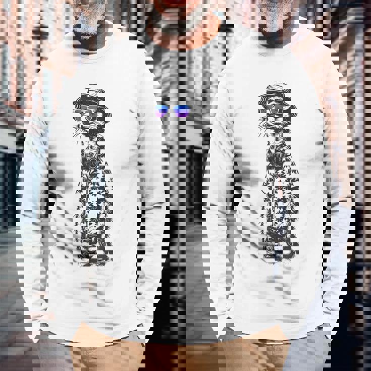 サングラスとヘッドフォンをしたミーアキャット 長袖Tシャツ 高齢者への贈り物