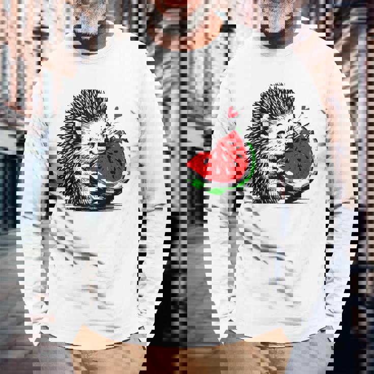 スイカの誕生日を食べるキュートで愛らしいハリネズミ 長袖Tシャツ 高齢者への贈り物