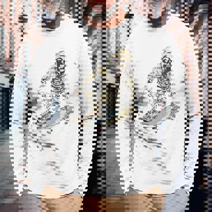 スケートボード スケルトン スケーター スケートボーダー スケートボード 長袖Tシャツ 高齢者への贈り物