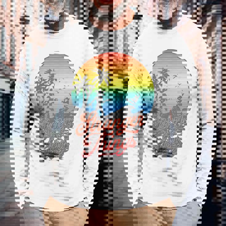 ストレンジャー・シングス サーファーボーイ ピザ デモゴルゴン カリ レトロ 80年代 長袖Tシャツ 高齢者への贈り物