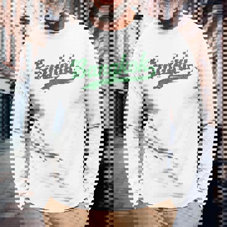 タイのバンコクビンテージスポーツグラフィック。 長袖Tシャツ 高齢者への贈り物