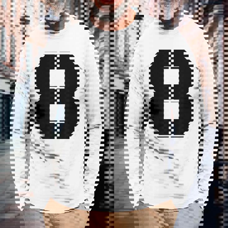 タイポグラフィ 太字 ステンシル 8番 数字 8 長袖Tシャツ 高齢者への贈り物