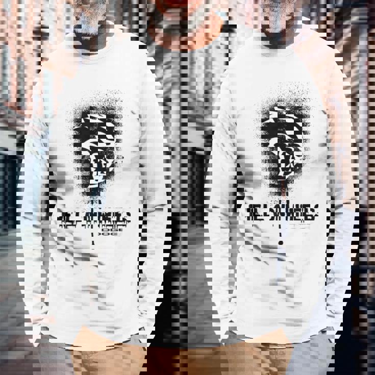 ダッジ・ヘルキャット・ヘル・オン・ホイールズ 長袖Tシャツ 高齢者への贈り物