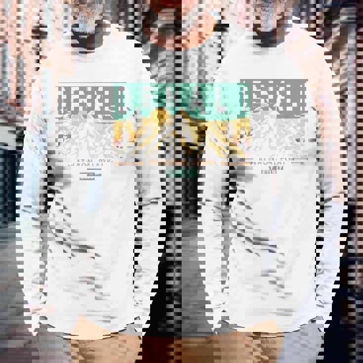 デナリ国立公園 山 自然 レトロ 夕日 ヴィンテージ 長袖Tシャツ 高齢者への贈り物