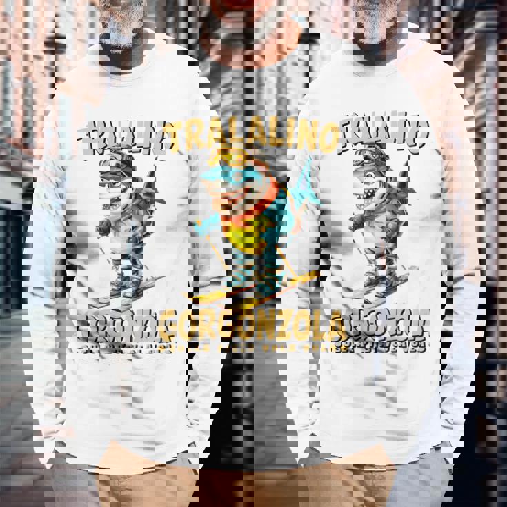 トララリーノ・ゴルゴンゾーラ – トララレロチーズミッションのスキーシャーク。 長袖tシャツ 長袖Tシャツ 高齢者への贈り物