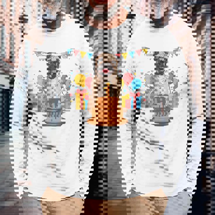 パグ 1歳 誕生日 お祝い ケーキ ペット 動物 犬 オーナー パグ 長袖Tシャツ 高齢者への贈り物