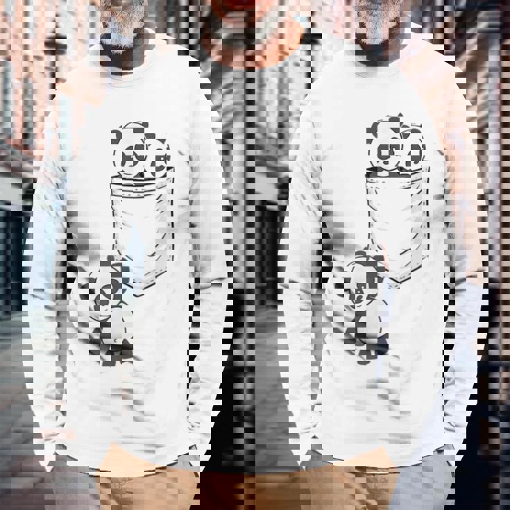 パンダ愛好家のためのポケットの中のかわいいカワイイベイビーパンダ 長袖Tシャツ 高齢者への贈り物