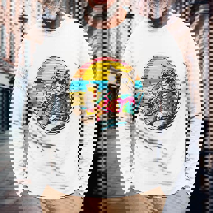 ビーチでドリンクを飲みながらリラックスできるレトロなヴィンテージクールな猫 長袖tシャツ 長袖Tシャツ 高齢者への贈り物