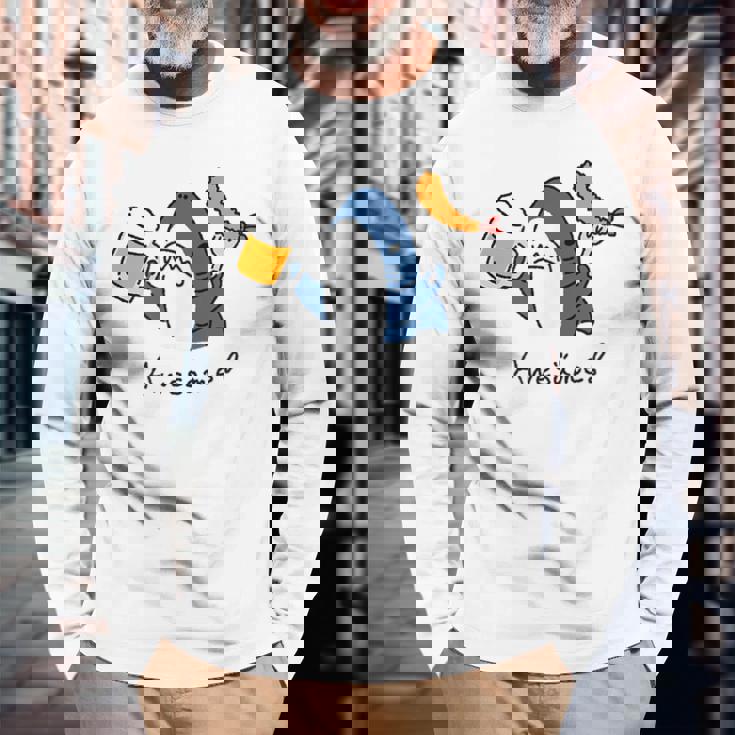 ビールとエビフライとサメ色付き 長袖Tシャツ 高齢者への贈り物