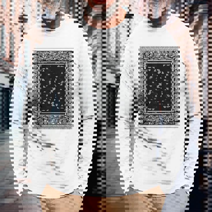 ホワイトブラックバンダナプリントtシャツ ペイズリー柄 長袖Tシャツ 高齢者への贈り物