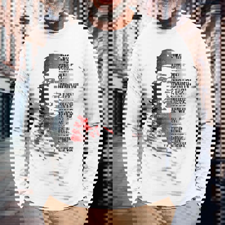 レトロなチェ・ゲバラのアドマイヤーズ革命の名言。ミーム 長袖Tシャツ 高齢者への贈り物