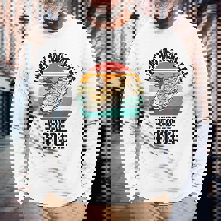 レトロ可愛い餃子 ギョーザなしでは人生は想像できない。 長袖Tシャツ 高齢者への贈り物