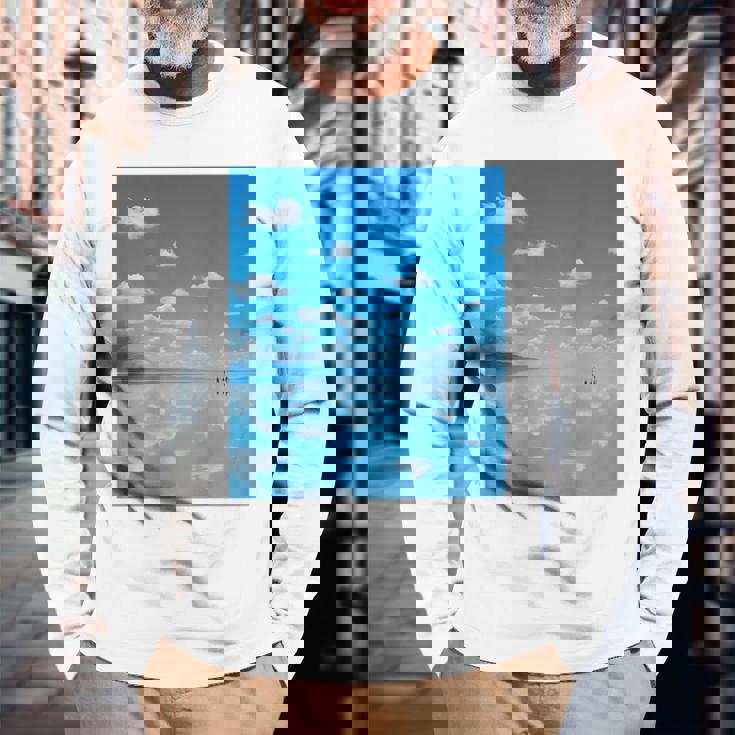 世界一美しい鏡張りの風景 長袖Tシャツ 高齢者への贈り物