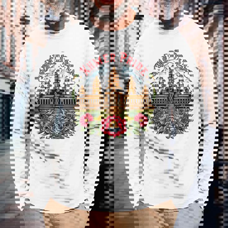 伝統的なカンボジアのクメールタトゥーデザインアンコールワット 長袖Tシャツ 高齢者への贈り物