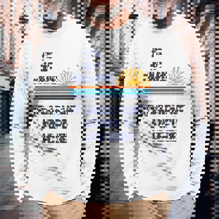 地元の人々がここに住む余裕がないなら、それは楽園ではない 長袖Tシャツ 高齢者への贈り物