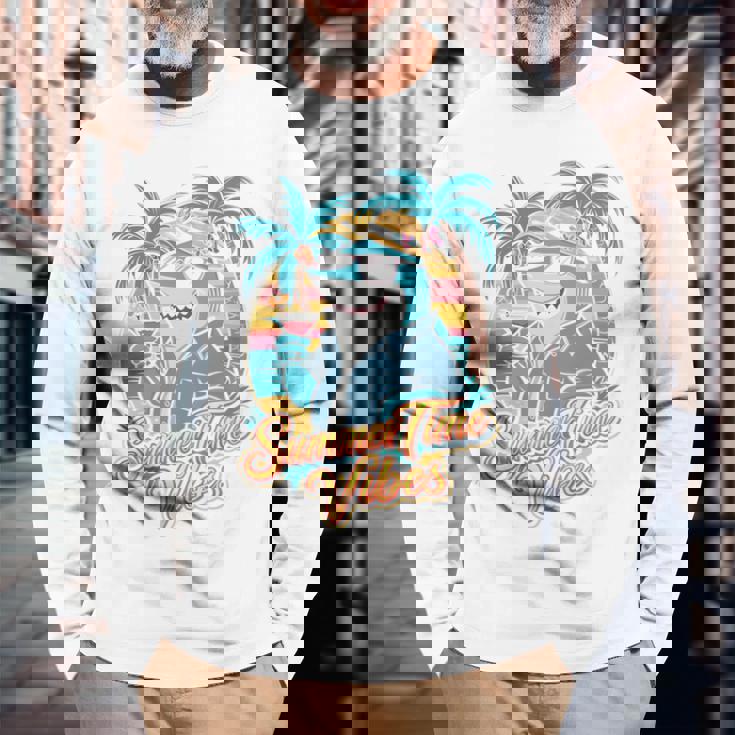 夏休み サメ ビーチ トロピカル サンセット ヤシの木 長袖tシャツ 長袖Tシャツ 高齢者への贈り物