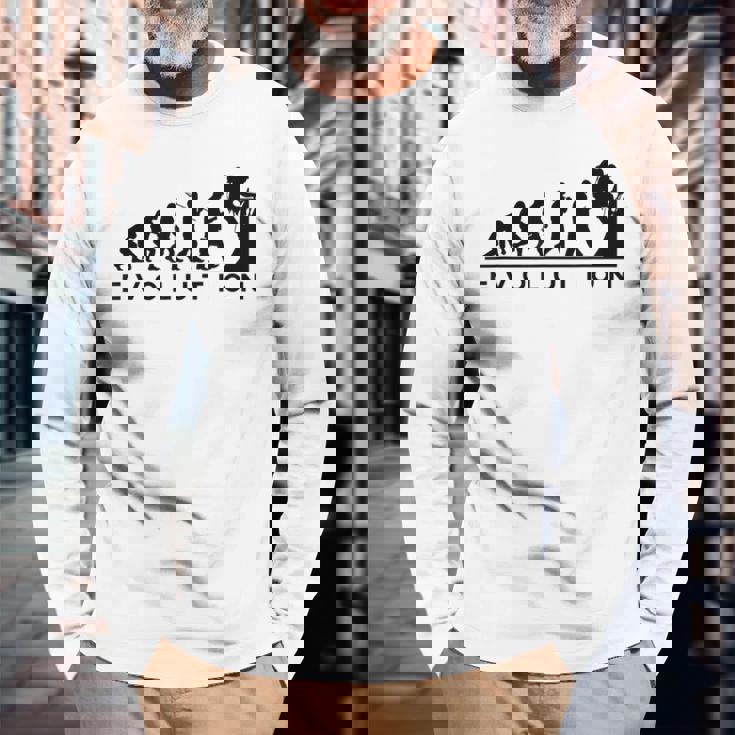 山愛好家 山登り好きにお勧めの面白い進化論 登山家のオシャレなイラスト 長袖Tシャツ 高齢者への贈り物